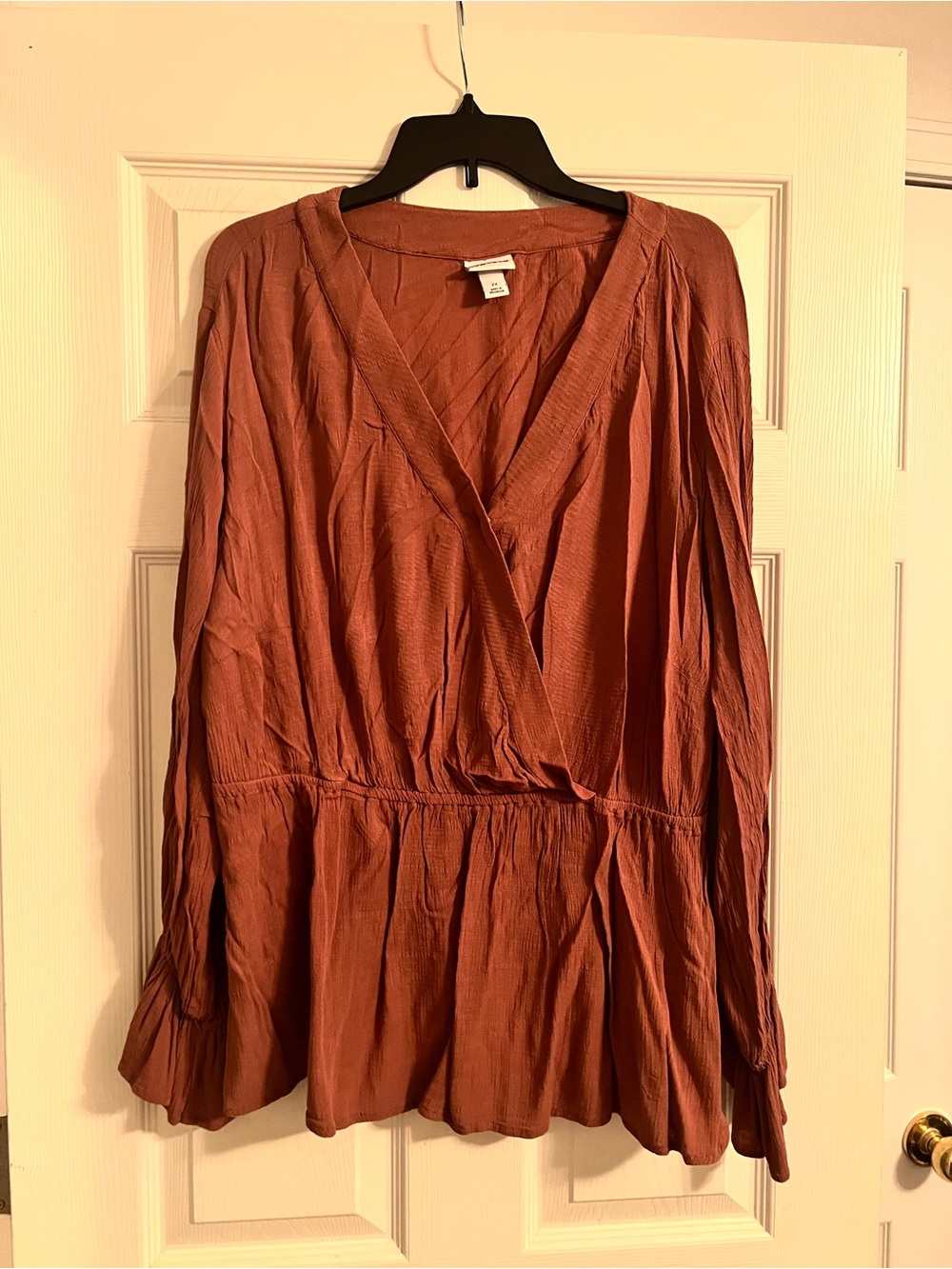 Ava & Viv Rust Peplum V-Neck Long Sleeve Blouse